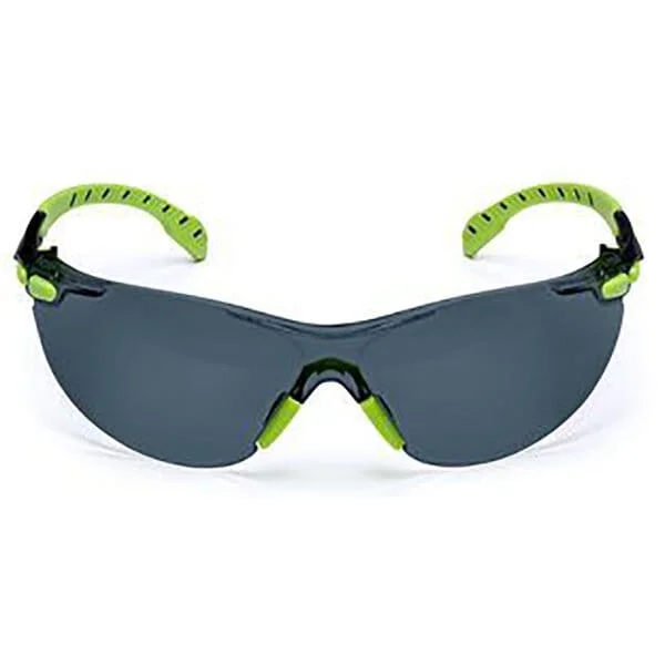 3M Skyddsglasögon Solus 1000, grå lins med reptålig anti-fog-beläggning, grön/svart båge, S1202SGAF-EU v:9241271 3M Skyddsglasögon Solus 1000, grå lins med reptålig anti-fog-beläggning, grön/svart båge, S1202SGAF-EU v:9241271