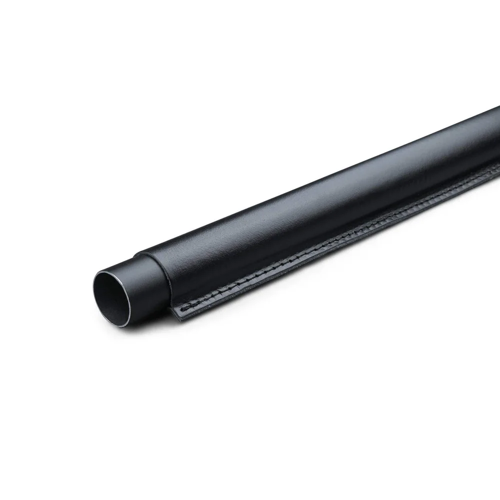 THEOFILS GARDEROBESTANG Ø25X458 MM SORT LÆR SØM v:2245459 THEOFILS GARDEROBESTANG Ø25X458 MM SORT LÆR SØM v:2245459