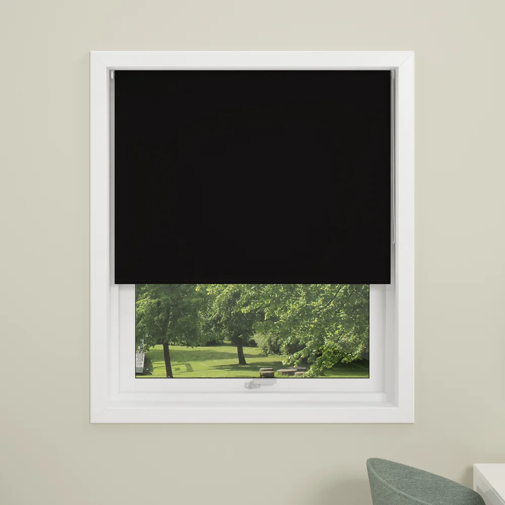 DEBEL RULLEGARDIN UNI LYSDEMPENDE SORT 140X175 v:6964515 DEBEL RULLEGARDIN UNI LYSDEMPENDE SORT 140X175 v:6964515