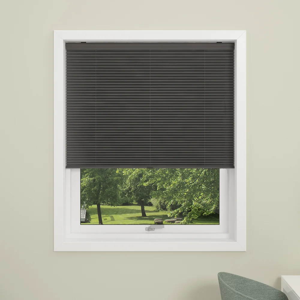 DEBEL PLISSÉGARDIN TOUCH LYSDEMPENDE GRÅ 130X160 v:7808231